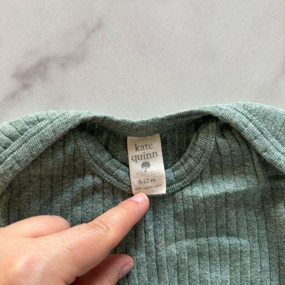 Kate Quinn Long Sleeve Green Bodysuit Onesie Size 6-12 month - Picture 2 of 3